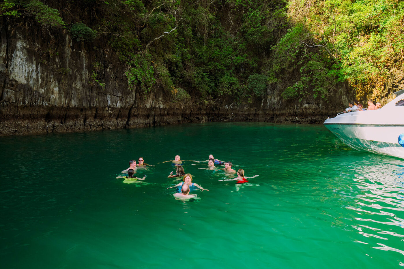 Private Boat Tour, Krabi tour packages, 4 Islands Tour Krabi, Hong Island tour Krabi, Phi Phi Island tour, Krabi private boat tour, Krabi snorkeling tour