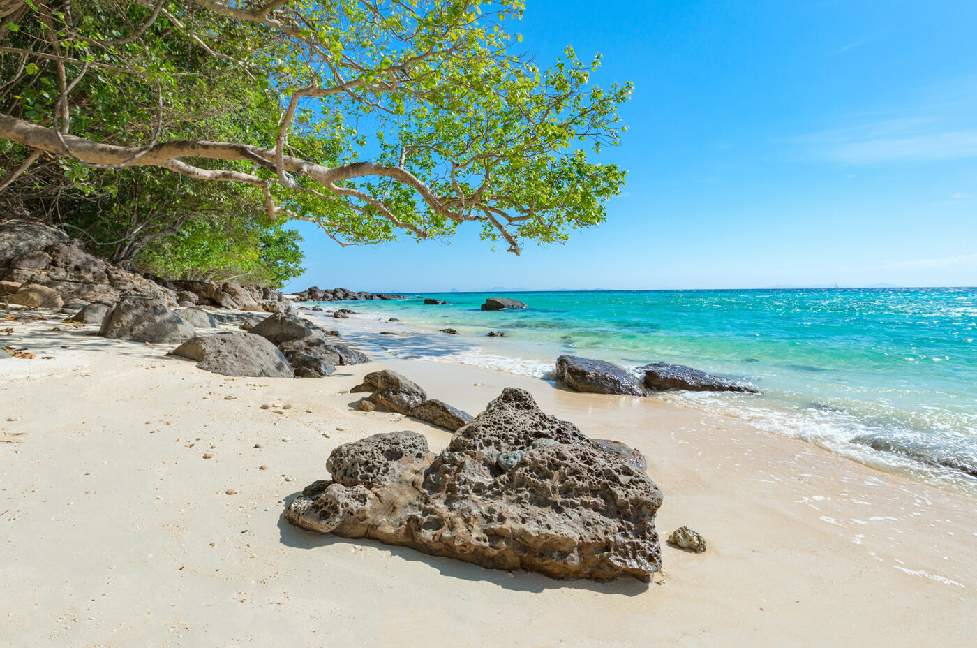 Private Boat Tour, Krabi tour packages, 4 Islands Tour Krabi, Hong Island tour Krabi, Phi Phi Island tour, Krabi private boat tour, Krabi snorkeling tour