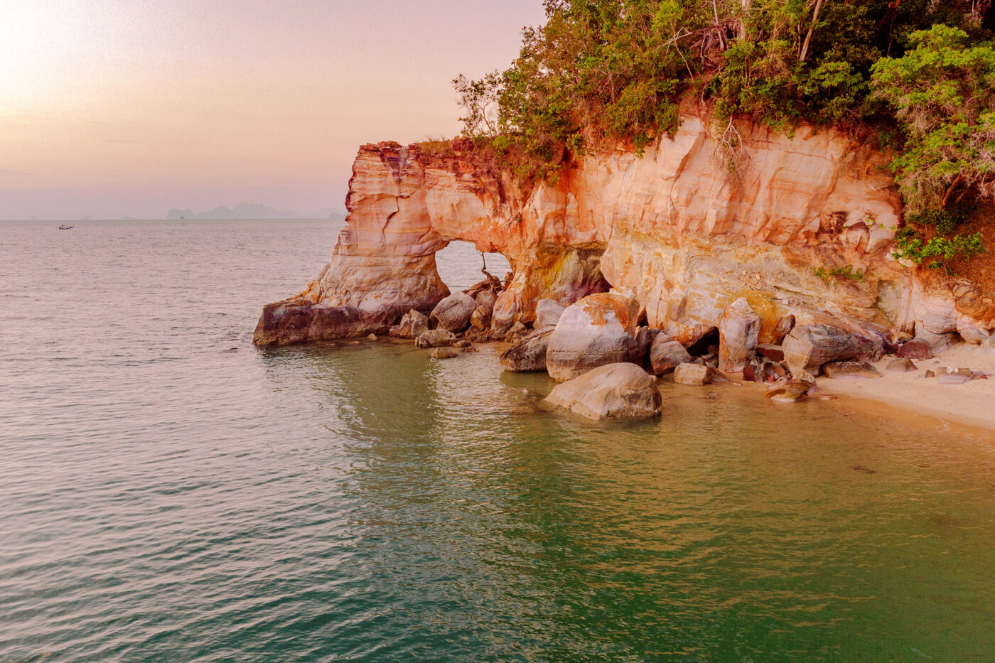 Private Boat Tour, Krabi tour packages, 4 Islands Tour Krabi, Hong Island tour Krabi, Phi Phi Island tour, Krabi private boat tour, Krabi snorkeling tour