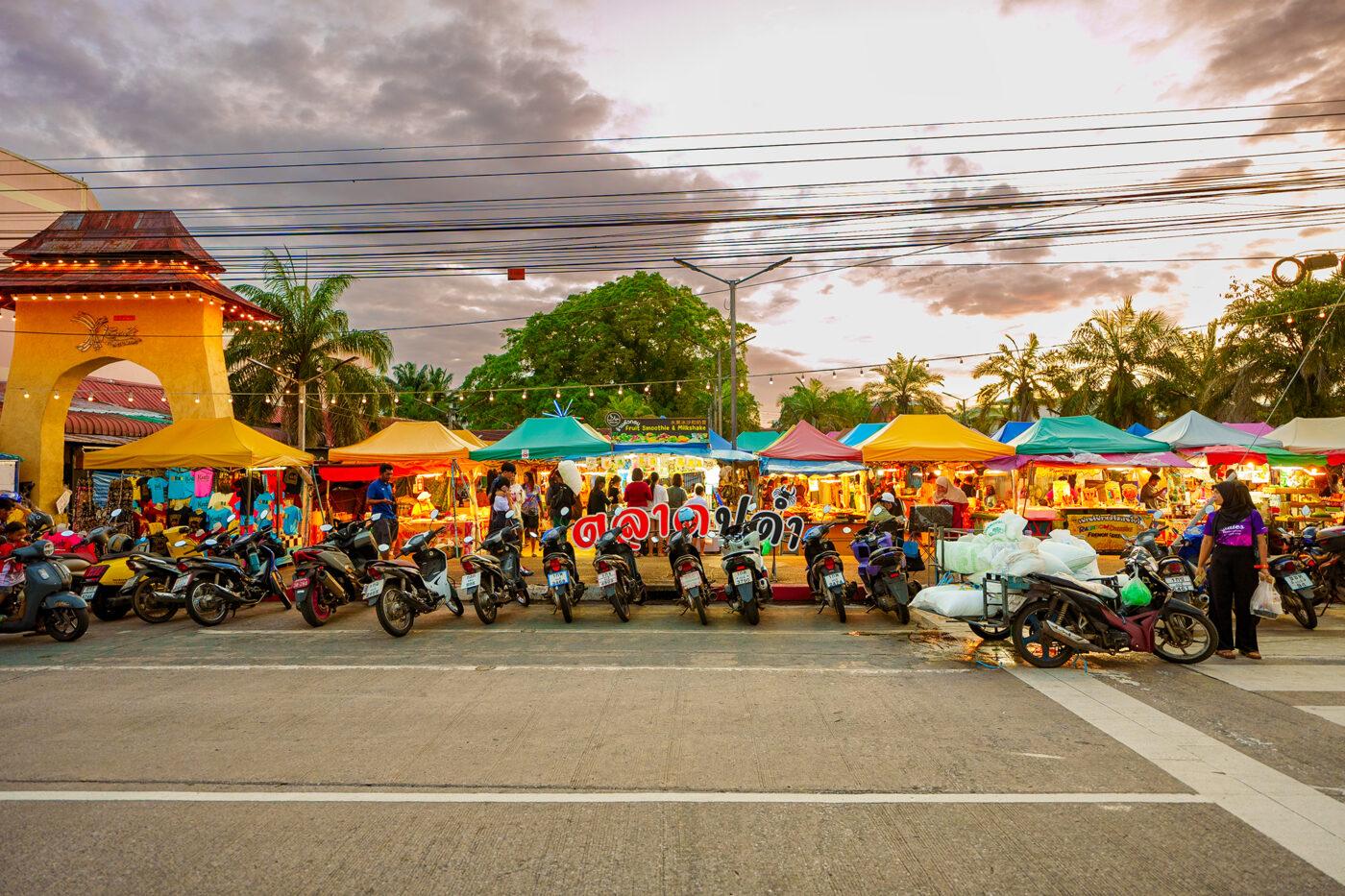 Private Boat Tour, Krabi tour packages, 4 Islands Tour Krabi, Hong Island tour Krabi, Phi Phi Island tour, Krabi private boat tour, Krabi snorkeling tour