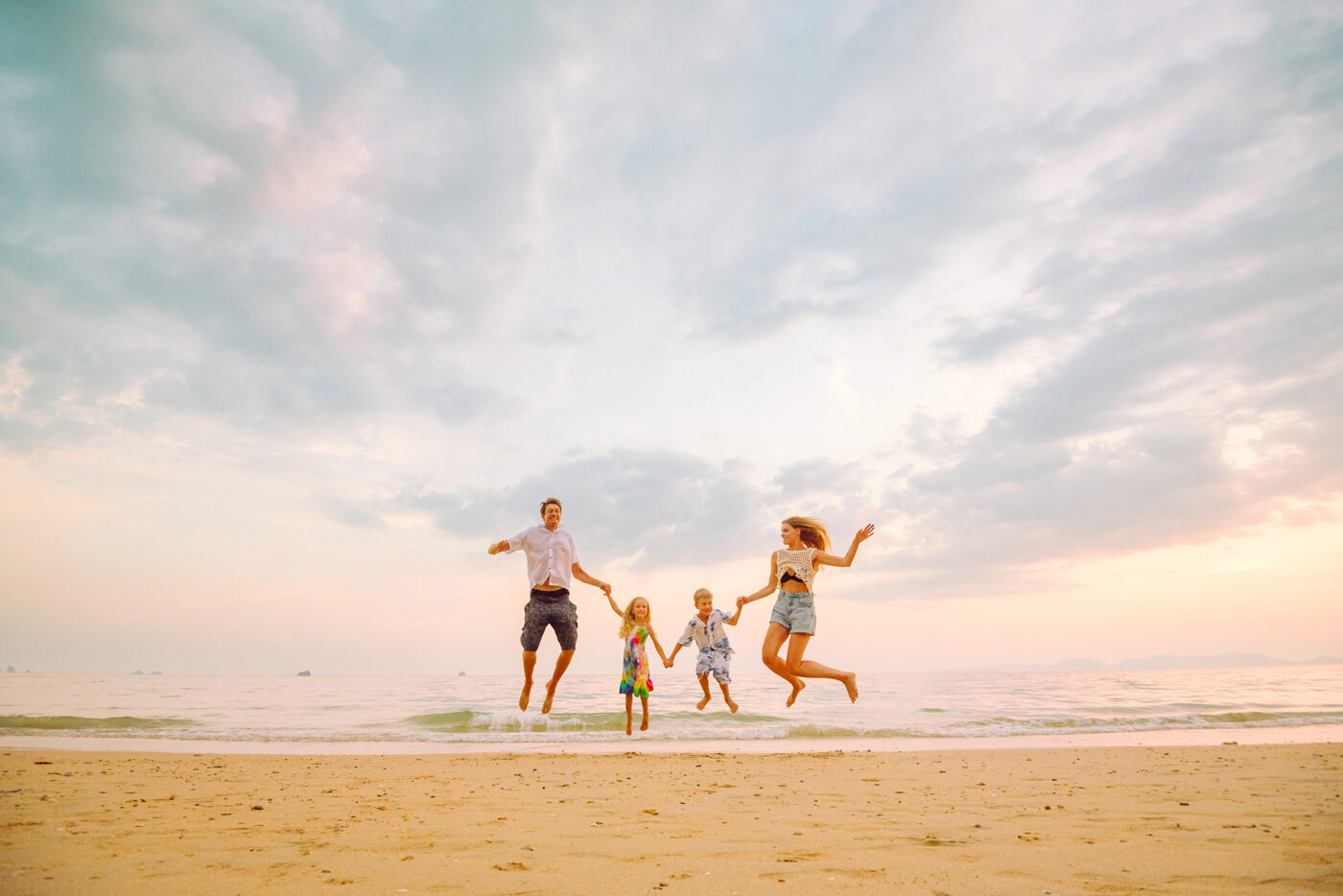 Private Boat Tour, Krabi tour packages, 4 Islands Tour Krabi, Hong Island tour Krabi, Phi Phi Island tour, Krabi private boat tour, Krabi snorkeling tour, Krabi Photography experience