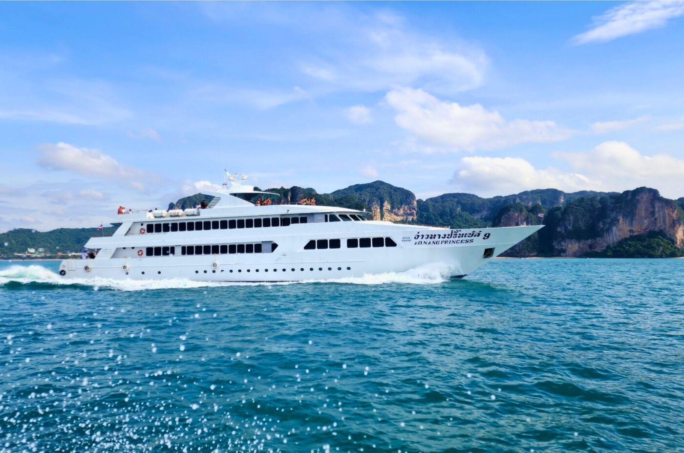 Private Boat Tour, Krabi tour packages, 4 Islands Tour Krabi, Hong Island tour Krabi, Phi Phi Island tour, Krabi private boat tour, Krabi snorkeling tour