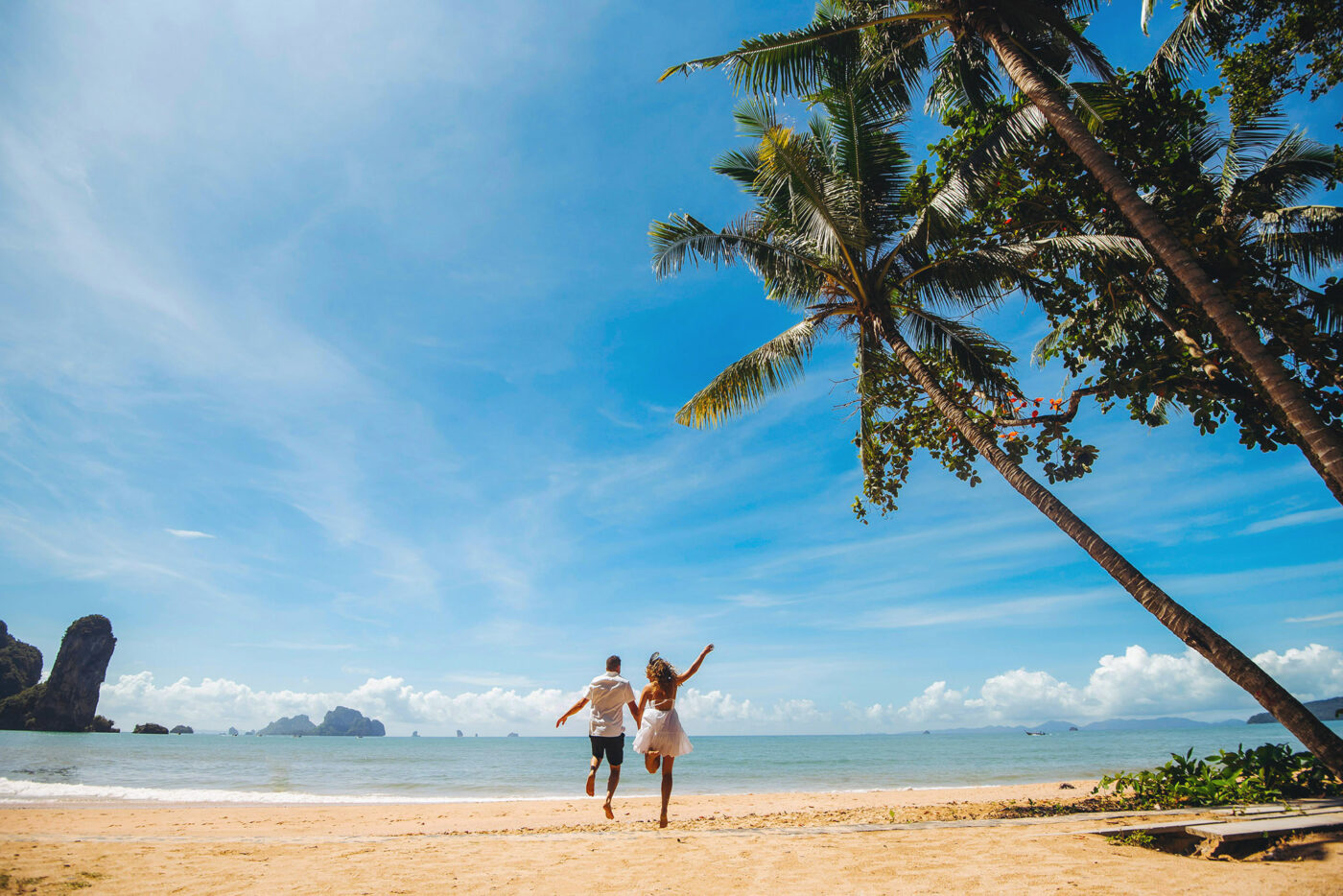 Private Boat Tour, Krabi tour packages, 4 Islands Tour Krabi, Hong Island tour Krabi, Phi Phi Island tour, Krabi private boat tour, Krabi snorkeling tour, Krabi Photography experience