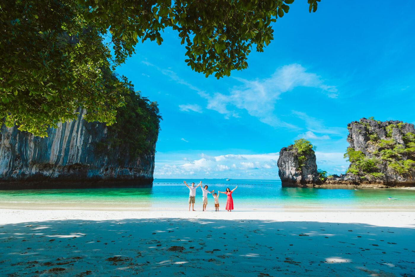 Private Boat Tour, Krabi tour packages, 4 Islands Tour Krabi, Hong Island tour Krabi, Phi Phi Island tour, Krabi private boat tour, Krabi snorkeling tour