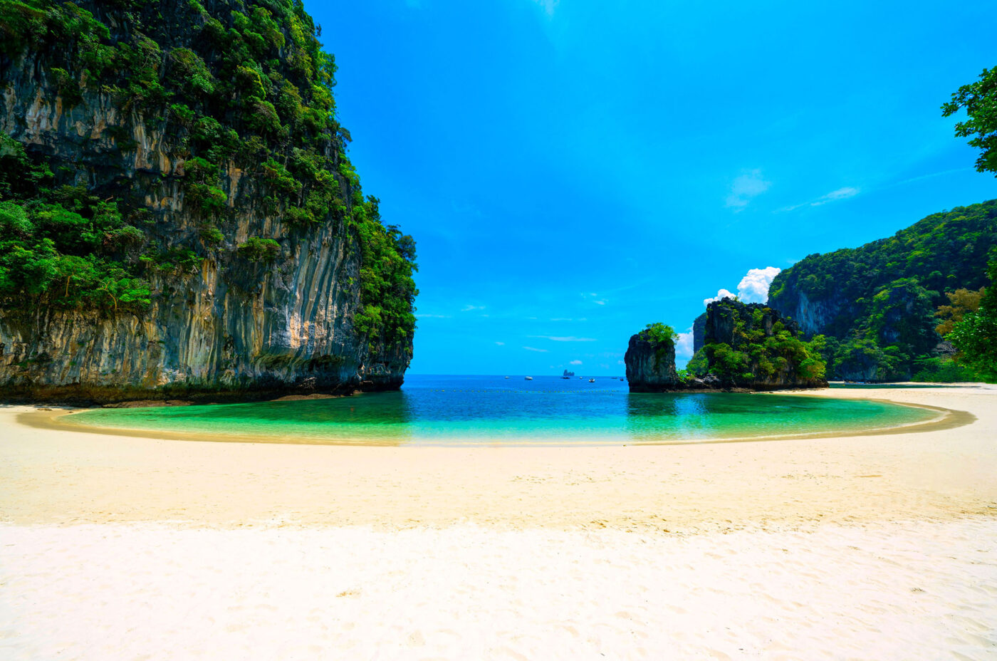 Private Boat Tour, Krabi tour packages, 4 Islands Tour Krabi, Hong Island tour Krabi, Phi Phi Island tour, Krabi private boat tour, Krabi snorkeling tour