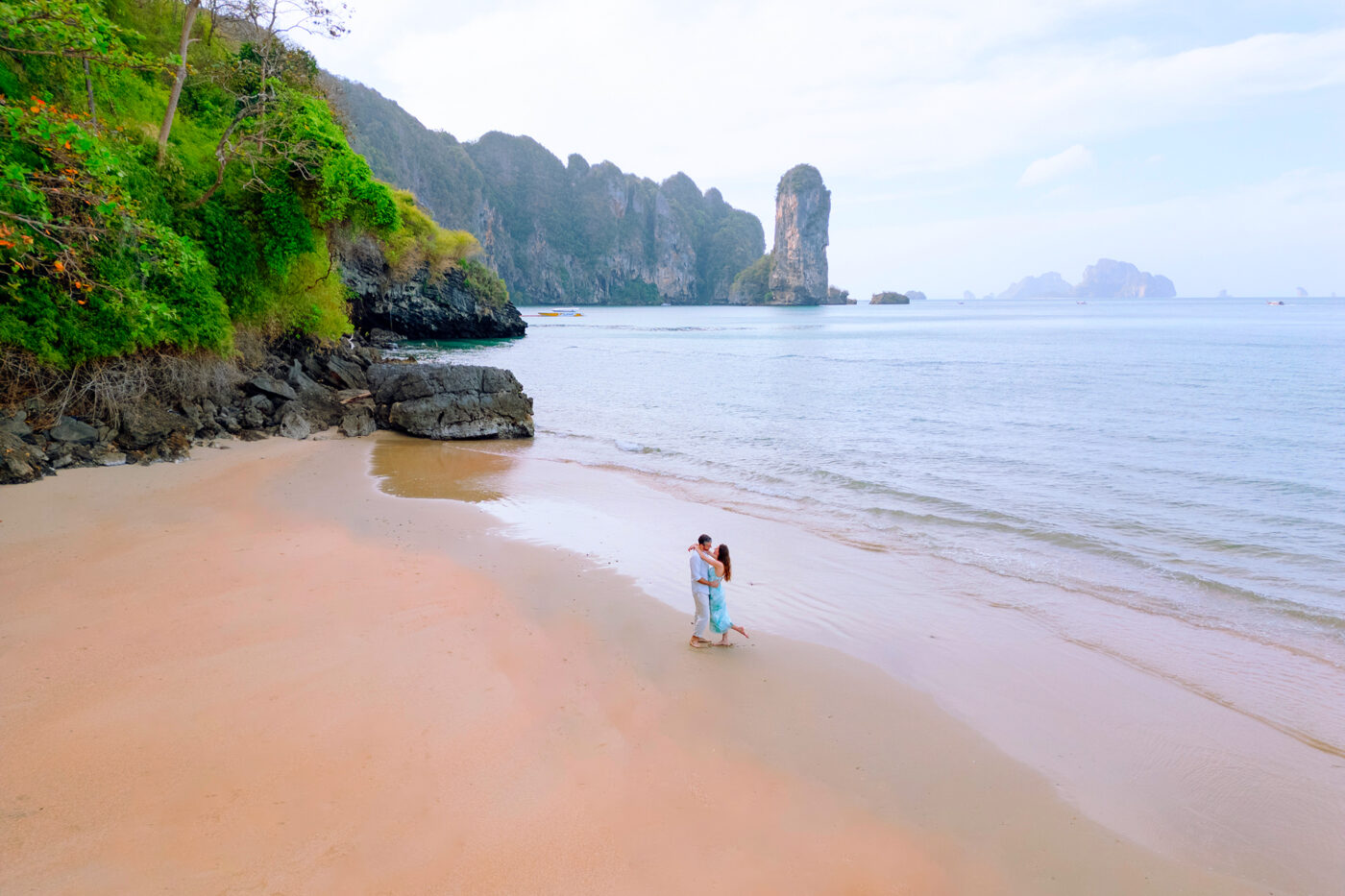 Private Boat Tour, Krabi tour packages, 4 Islands Tour Krabi, Hong Island tour Krabi, Phi Phi Island tour, Krabi private boat tour, Krabi snorkeling tour, Krabi Photography experience