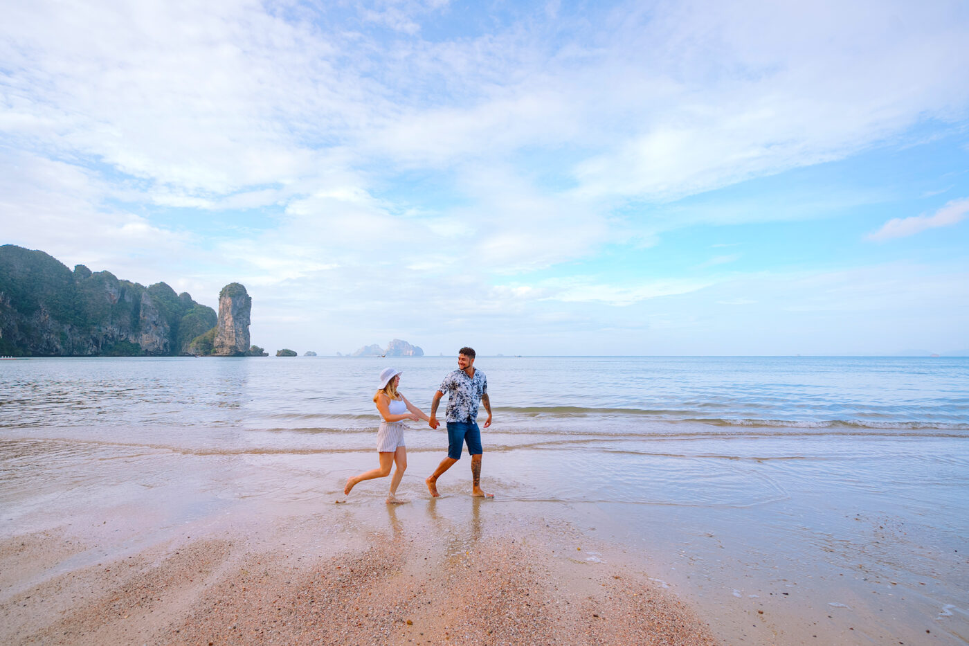 Private Boat Tour, Krabi tour packages, 4 Islands Tour Krabi, Hong Island tour Krabi, Phi Phi Island tour, Krabi private boat tour, Krabi snorkeling tour, Krabi Photography experience