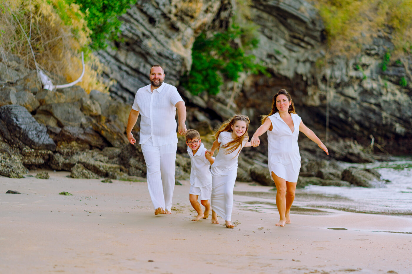 Private Boat Tour, Krabi tour packages, 4 Islands Tour Krabi, Hong Island tour Krabi, Phi Phi Island tour, Krabi private boat tour, Krabi snorkeling tour, Krabi Photography experience