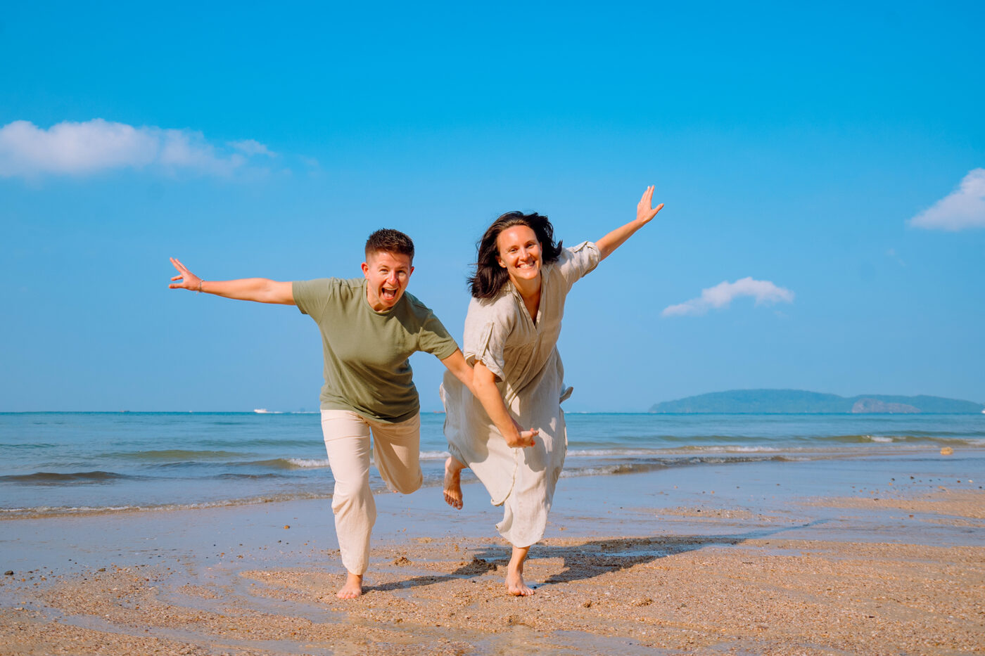 Private Boat Tour, Krabi tour packages, 4 Islands Tour Krabi, Hong Island tour Krabi, Phi Phi Island tour, Krabi private boat tour, Krabi snorkeling tour, Krabi Photography experience