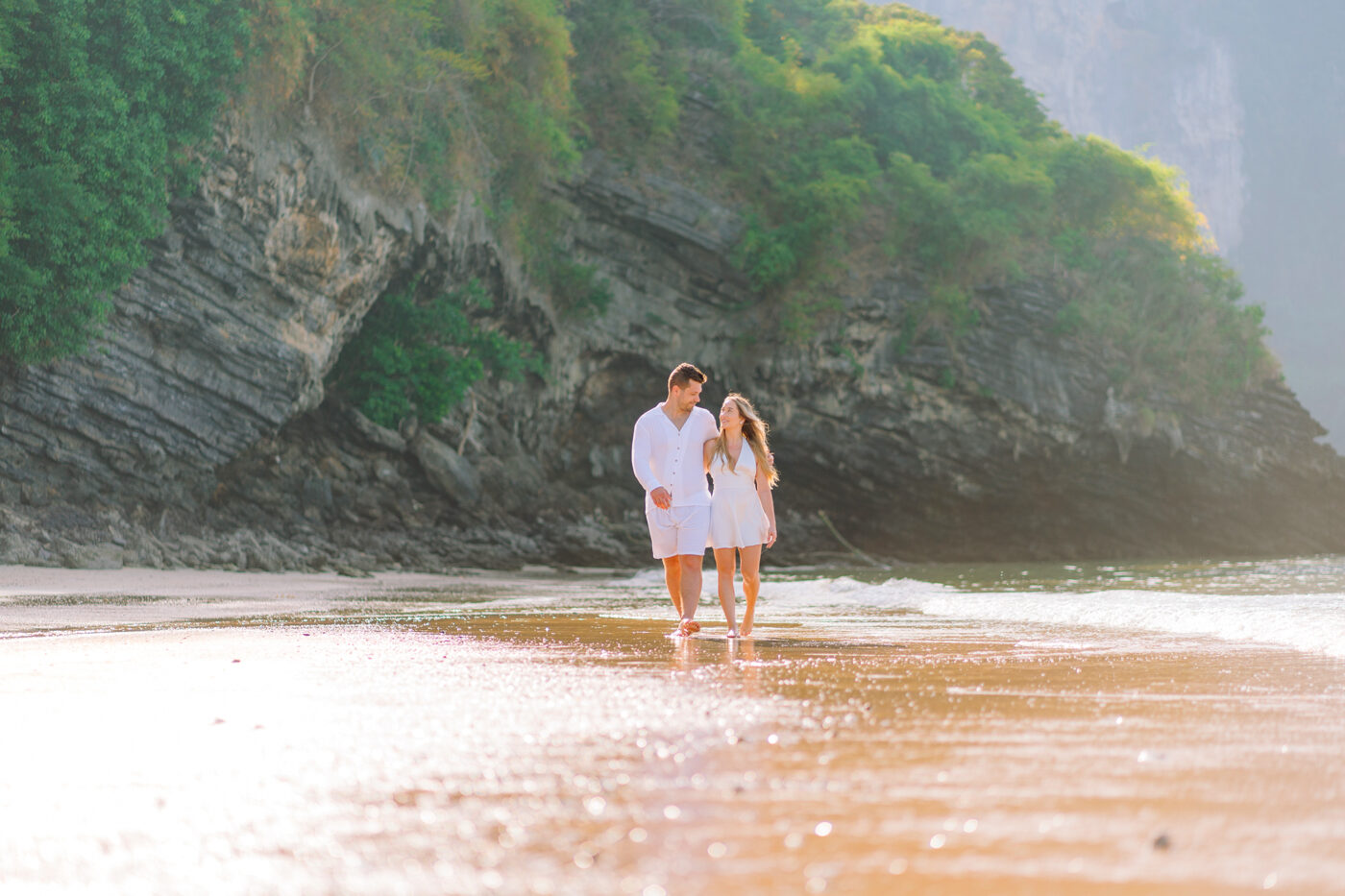 Private Boat Tour, Krabi tour packages, 4 Islands Tour Krabi, Hong Island tour Krabi, Phi Phi Island tour, Krabi private boat tour, Krabi snorkeling tour, Krabi Photography experience