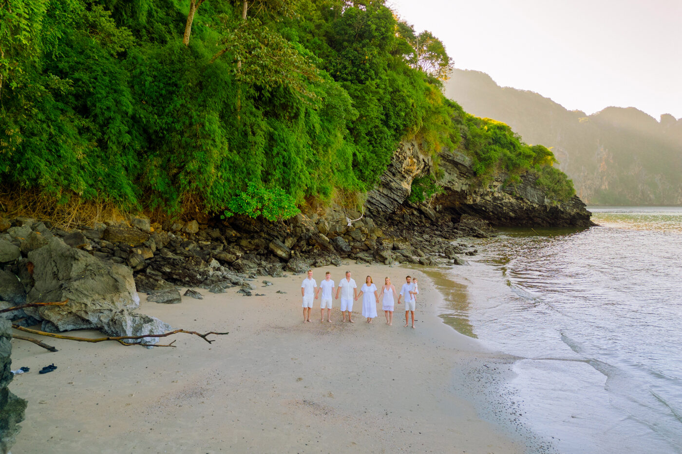 Private Boat Tour, Krabi tour packages, 4 Islands Tour Krabi, Hong Island tour Krabi, Phi Phi Island tour, Krabi private boat tour, Krabi snorkeling tour, Krabi Photography experience