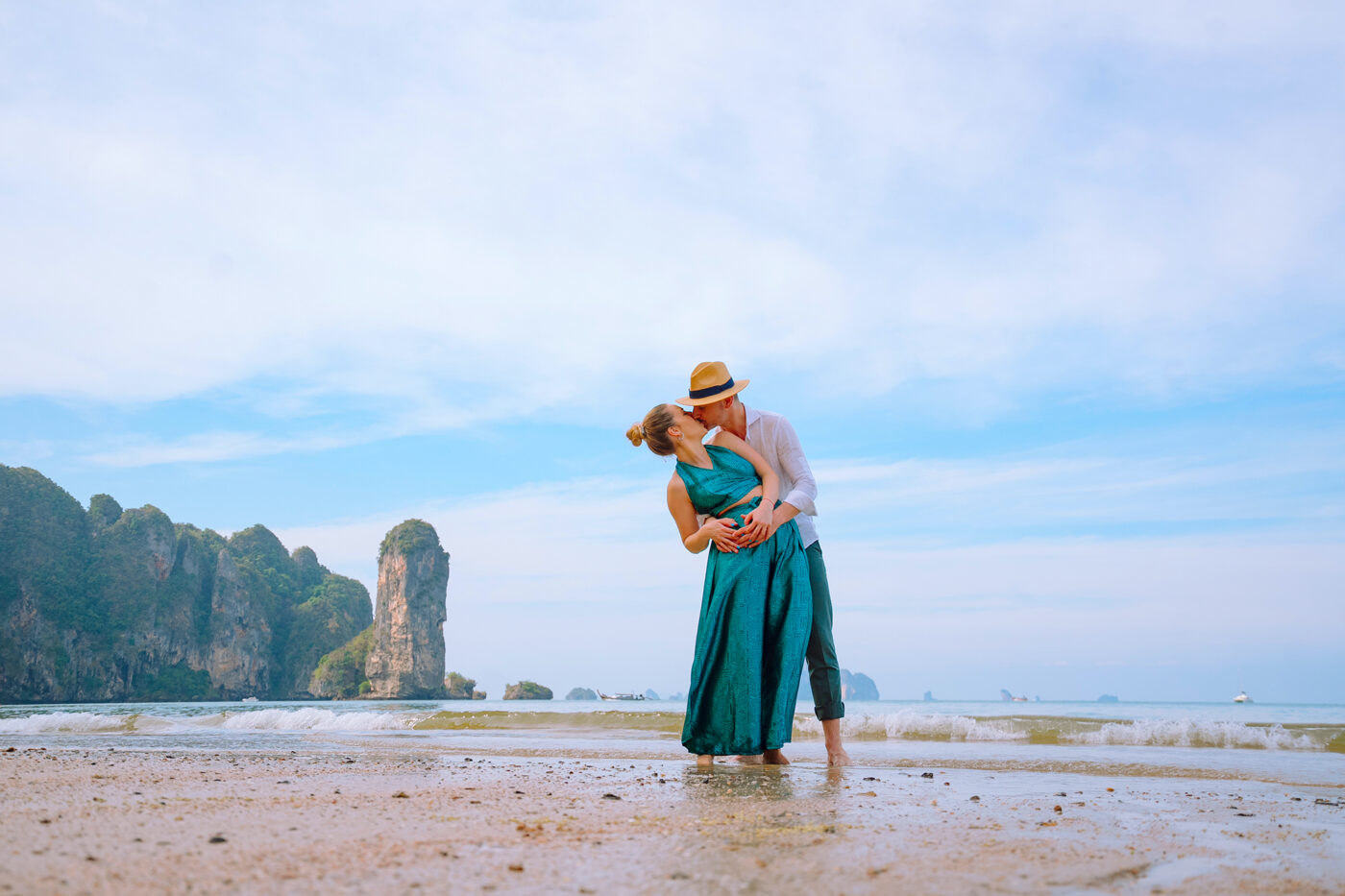 Private Boat Tour, Krabi tour packages, 4 Islands Tour Krabi, Hong Island tour Krabi, Phi Phi Island tour, Krabi private boat tour, Krabi snorkeling tour, Krabi Photography experience