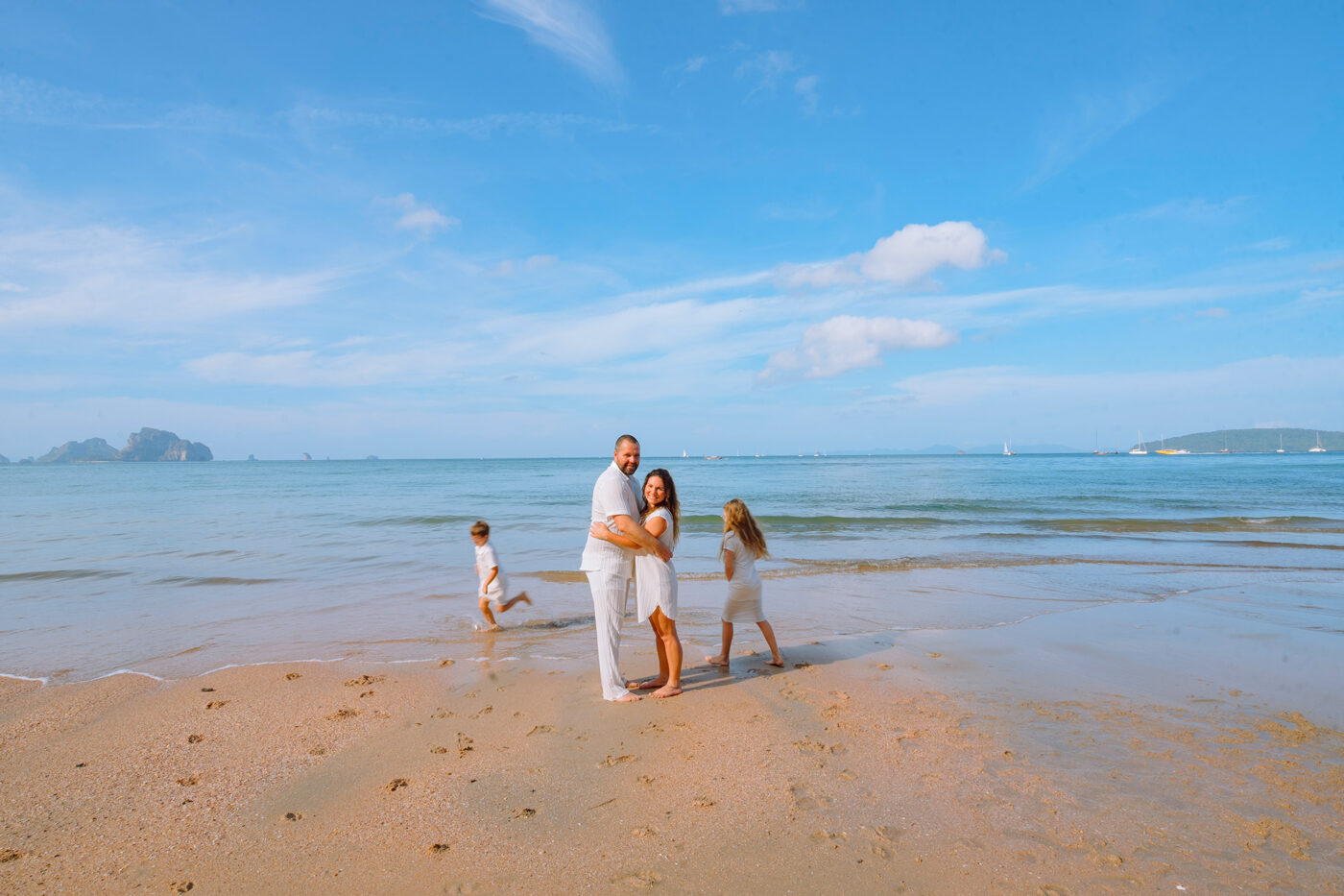 Private Boat Tour, Krabi tour packages, 4 Islands Tour Krabi, Hong Island tour Krabi, Phi Phi Island tour, Krabi private boat tour, Krabi snorkeling tour, Krabi Photography experience