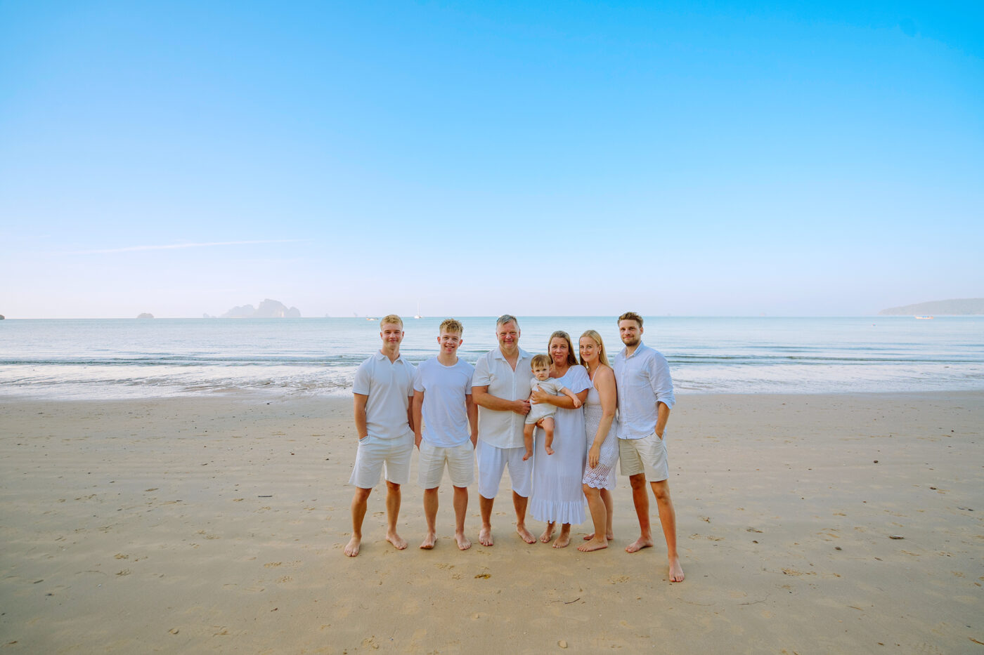 Private Boat Tour, Krabi tour packages, 4 Islands Tour Krabi, Hong Island tour Krabi, Phi Phi Island tour, Krabi private boat tour, Krabi snorkeling tour, Krabi Photography experience