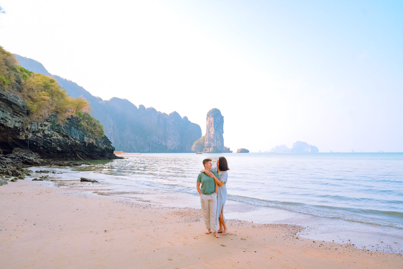 Private Boat Tour, Krabi tour packages, 4 Islands Tour Krabi, Hong Island tour Krabi, Phi Phi Island tour, Krabi private boat tour, Krabi snorkeling tour, Krabi Photography experience