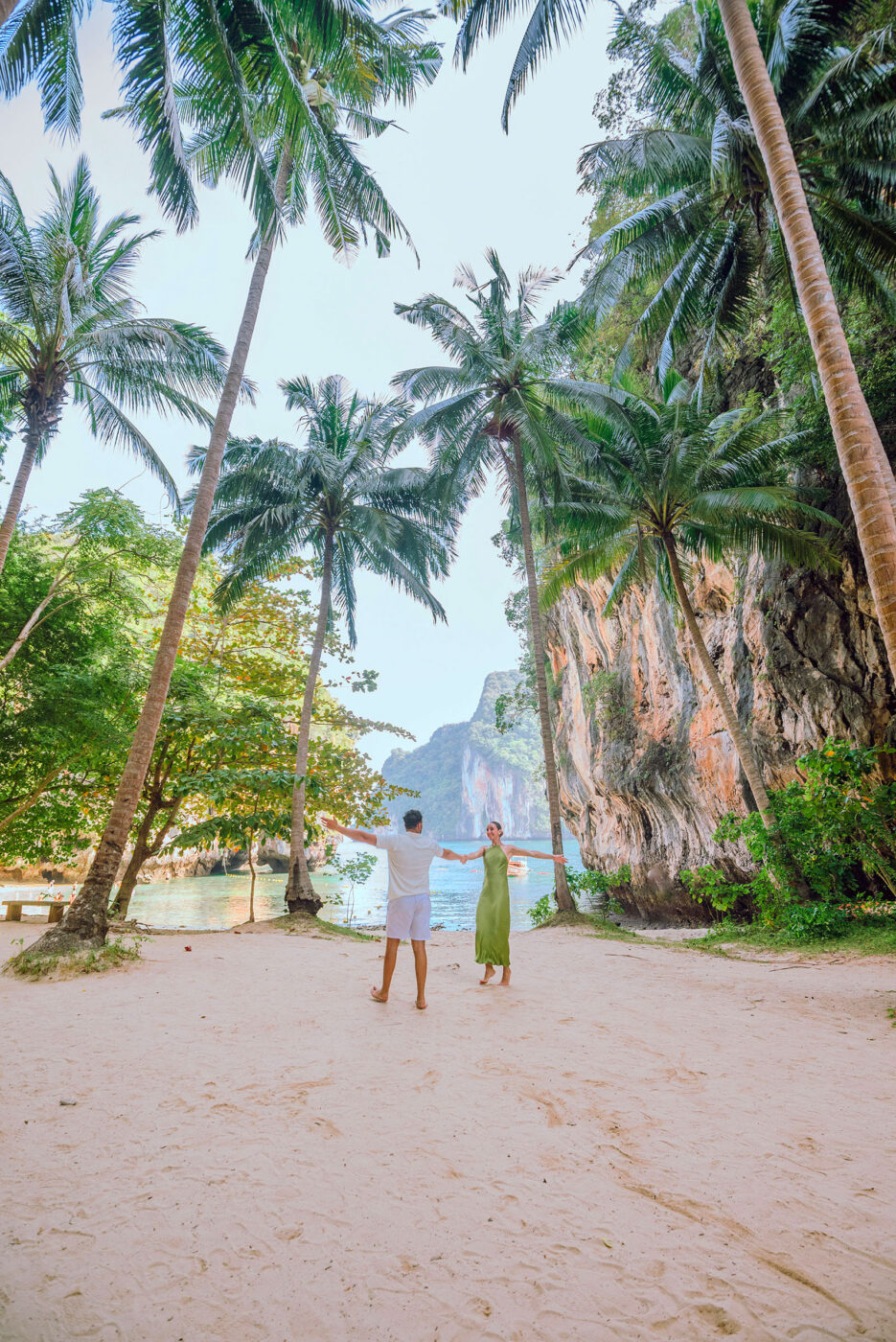 Private Boat Tour, Krabi tour packages, 4 Islands Tour Krabi, Hong Island tour Krabi, Phi Phi Island tour, Krabi private boat tour, Krabi snorkeling tour