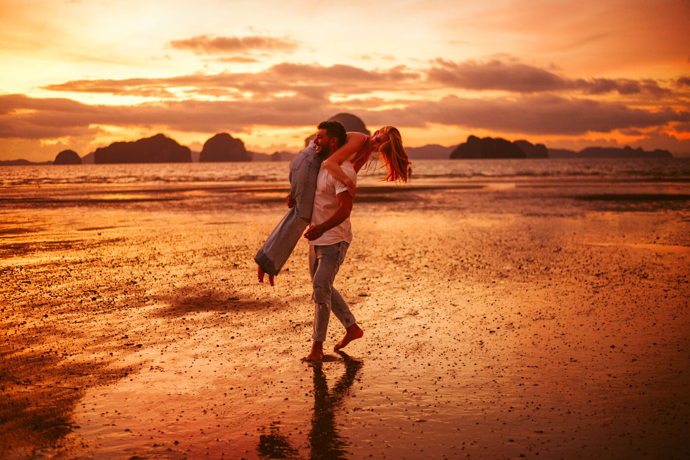 Private Boat Tour, Krabi tour packages, 4 Islands Tour Krabi, Hong Island tour Krabi, Phi Phi Island tour, Krabi private boat tour, Krabi snorkeling tour, Krabi Photography experience, Private car with driver tour